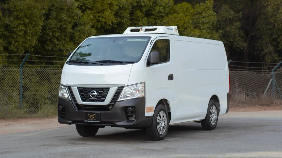Used 2021 Nissan Urvan Standard Roof in White – Left Front Diagonal (45°) View for Sale at First Choice Cars Dubai Sharjah