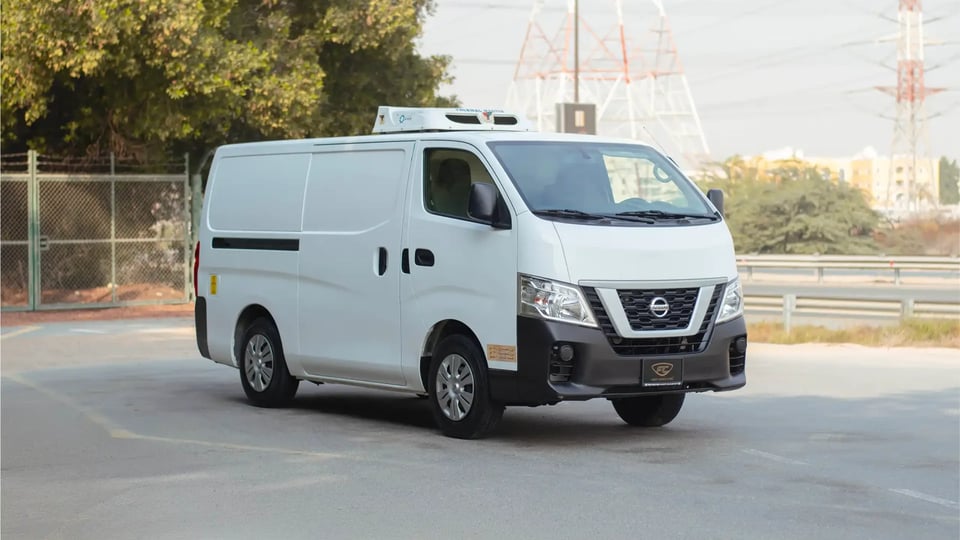 Used 2021 Nissan Urvan Standard Roof in White – Right Front Diagonal (45°) View for Sale at First Choice Cars Dubai Sharjah