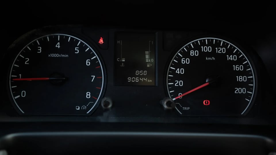 Used 2021 Nissan Urvan Standard Roof in White – Odometer / Mileage Reading View for Sale at First Choice Cars Dubai Sharjah