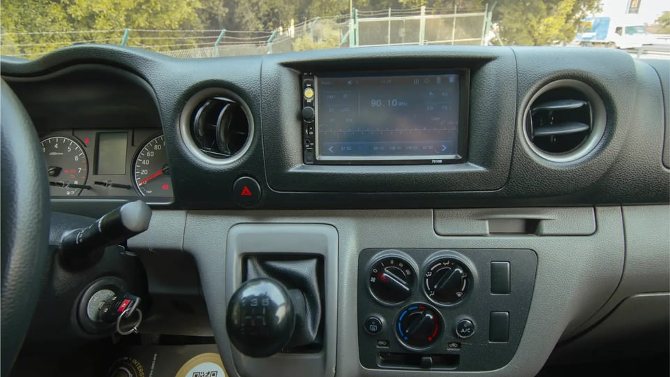 Used 2021 Nissan Urvan Standard Roof in White – Infotainment / Touchscreen System for Sale at First Choice Cars Dubai Sharjah