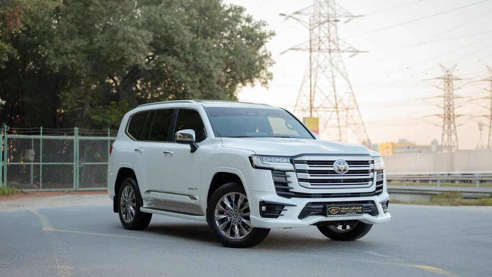 Used 2025 Toyota Land Cruiser VXR in White – Right Front Diagonal (45°) View for Sale at First Choice Cars Dubai Sharjah