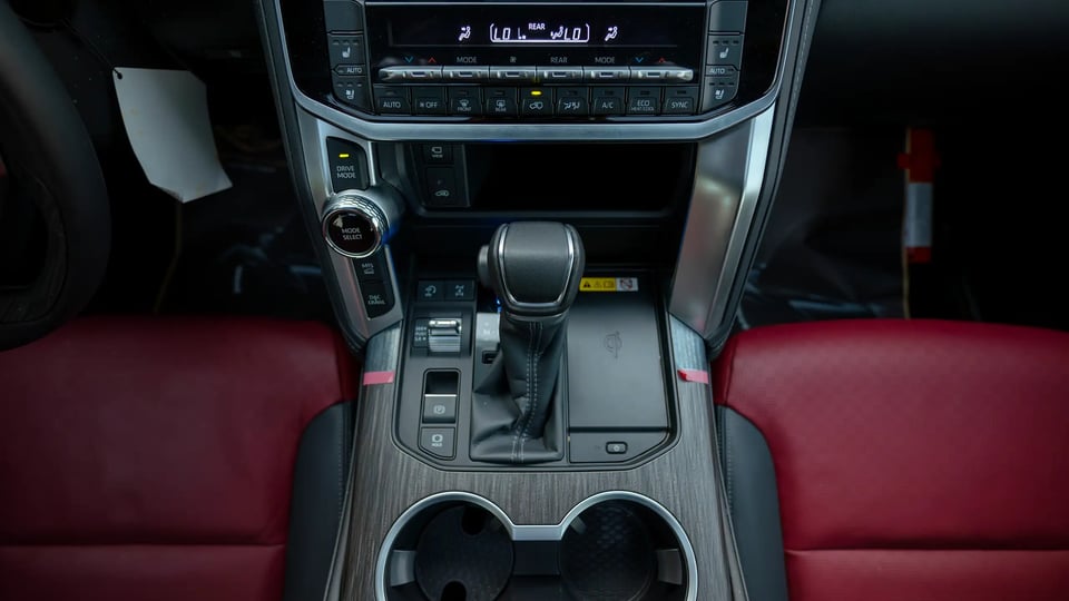 Used 2025 Toyota Land Cruiser VXR in White – Center Console & Gear Shifter for Sale at First Choice Cars Dubai Sharjah