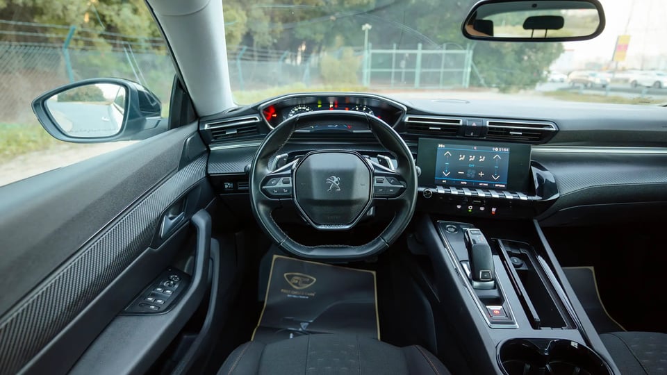 Used 2023 Peugeot 508 Allure in White – Steering Wheel & Instrument Cluster for Sale at First Choice Cars Dubai Sharjah