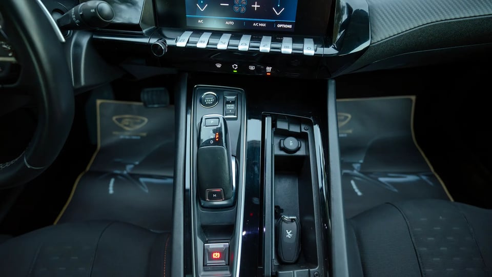 Used 2023 Peugeot 508 Allure in White – Center Console & Gear Shifter for Sale at First Choice Cars Dubai Sharjah