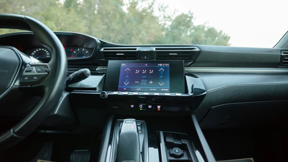 Used 2023 Peugeot 508 Allure in White – Infotainment / Touchscreen System for Sale at First Choice Cars Dubai Sharjah