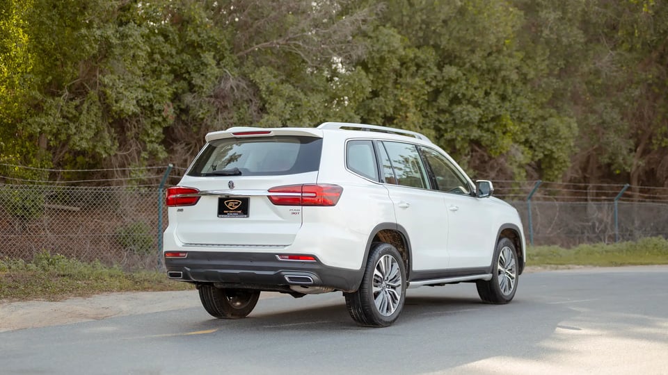 Used 2022 MG RX8 Luxury in White – Right Back Diagonal (45°) View for Sale at First Choice Cars Dubai Sharjah