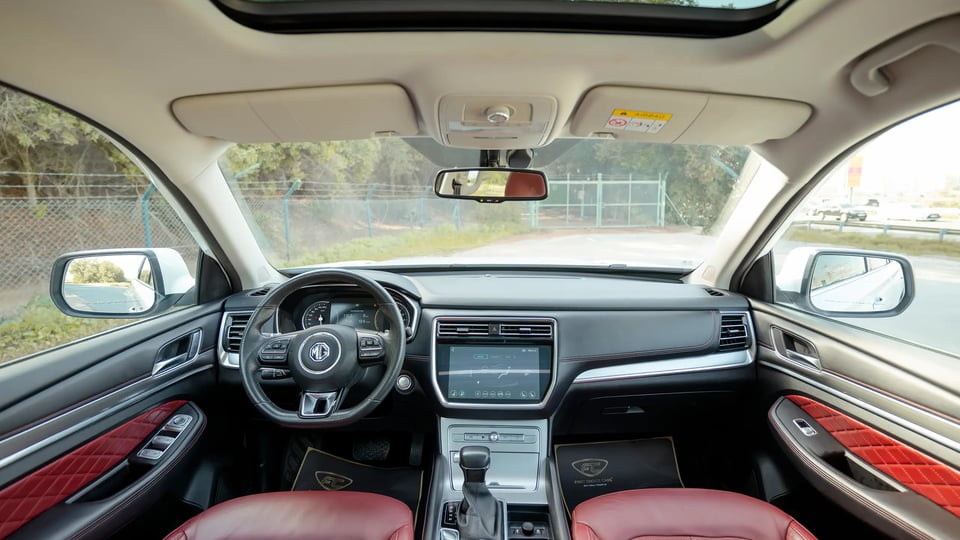 Used 2022 MG RX8 Luxury in White – Front Cabin / Dashboard Full View for Sale at First Choice Cars Dubai Sharjah