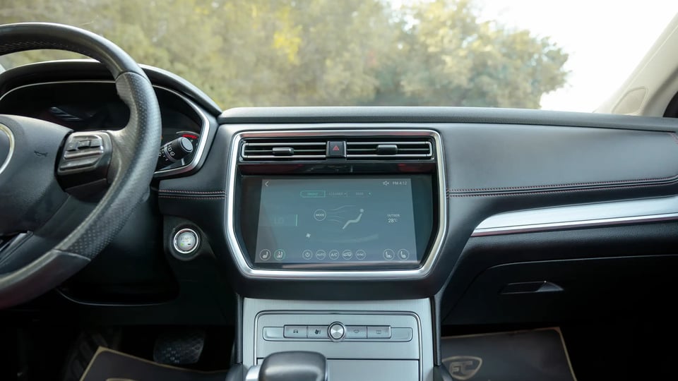 Used 2022 MG RX8 Luxury in White – Infotainment / Touchscreen System for Sale at First Choice Cars Dubai Sharjah