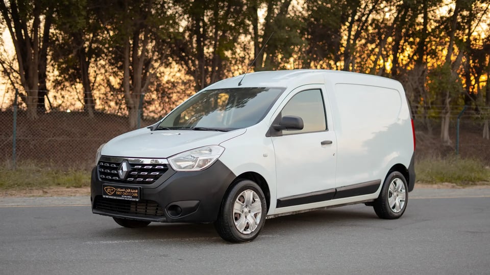 Used 2022 Renault Dokker Van in White – Left Front Diagonal (45°) View for Sale at First Choice Cars Dubai Sharjah