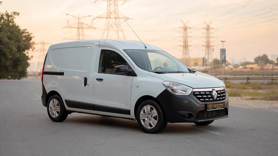Used 2022 Renault Dokker Van in White – Right Front Diagonal (45°) View for Sale at First Choice Cars Dubai Sharjah