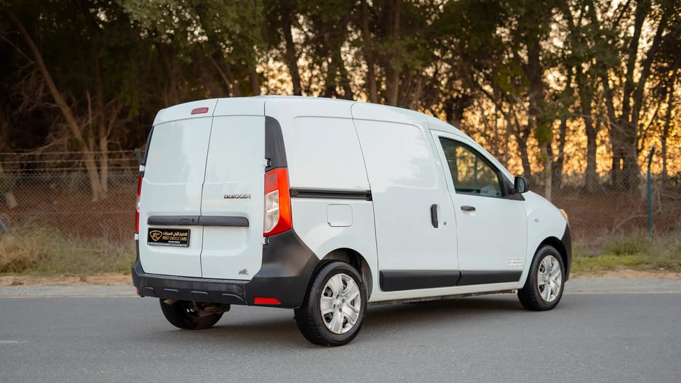 Used 2022 Renault Dokker Van in White – Right Back Diagonal (45°) View for Sale at First Choice Cars Dubai Sharjah