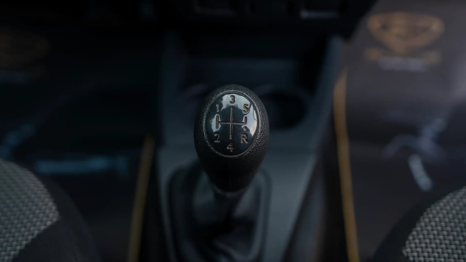 Used 2022 Renault Dokker Van in White – Center Console & Gear Shifter for Sale at First Choice Cars Dubai Sharjah