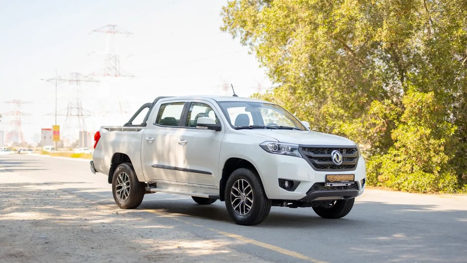 Used 2024 Dongfeng Rich 6 Double Cabin in White – Right Front Diagonal (45°) View for Sale at First Choice Cars Dubai Sharjah