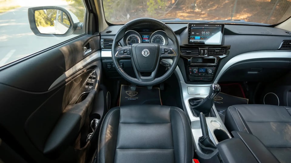 Used 2024 Dongfeng Rich 6 Double Cabin in White – Steering Wheel & Instrument Cluster for Sale at First Choice Cars Dubai Sharjah