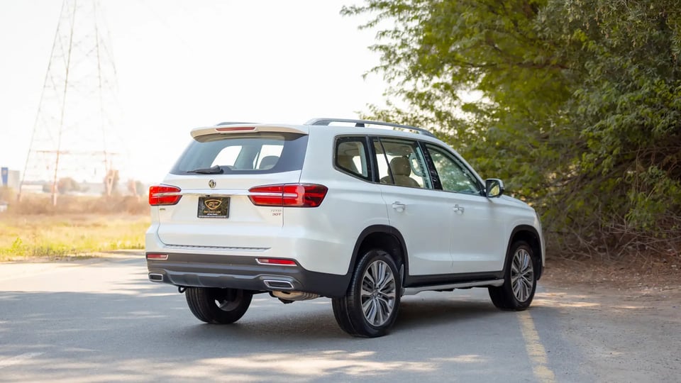 Used 2021 MG RX8 Luxury in White – Right Back Diagonal (45°) View for Sale at First Choice Cars Dubai Sharjah