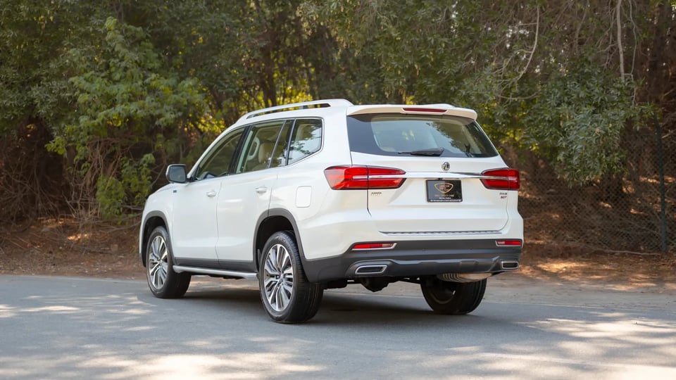 Used 2021 MG RX8 Luxury in White – Left Back Diagonal (45°) View for Sale at First Choice Cars Dubai Sharjah