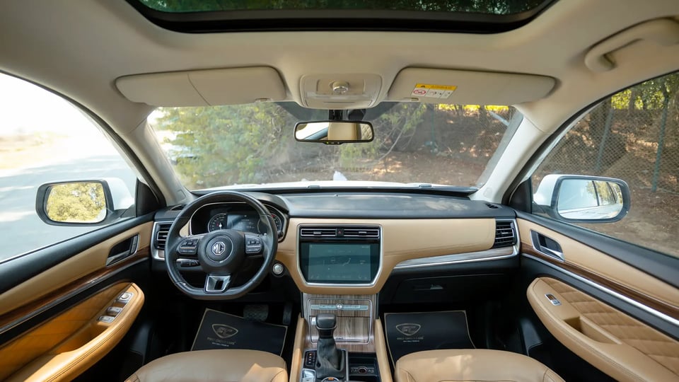 Used 2021 MG RX8 Luxury in White – Front Cabin / Dashboard Full View for Sale at First Choice Cars Dubai Sharjah