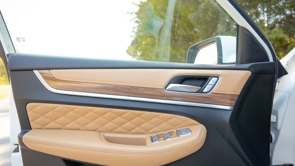 Used 2021 MG RX8 Luxury in White – Driver Door Panel Full View for Sale at First Choice Cars Dubai Sharjah