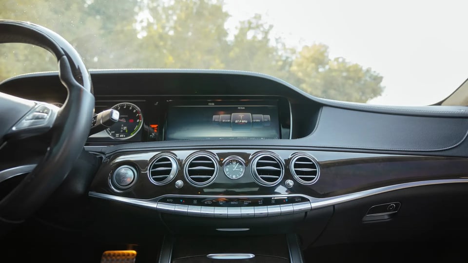 Used 2017 Mercedes-Benz S-Class S 400 in Black – Infotainment / Touchscreen System for Sale at First Choice Cars Dubai Sharjah