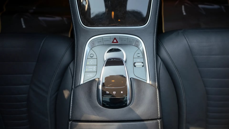 Used 2017 Mercedes-Benz S-Class S 400 in Black – Center Console & Gear Shifter for Sale at First Choice Cars Dubai Sharjah