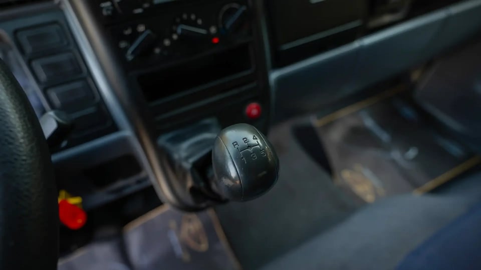 Used 2016 Mitsubishi Canter Freezer Box in White – Center Console & Gear Shifter for Sale at First Choice Cars Dubai Sharjah