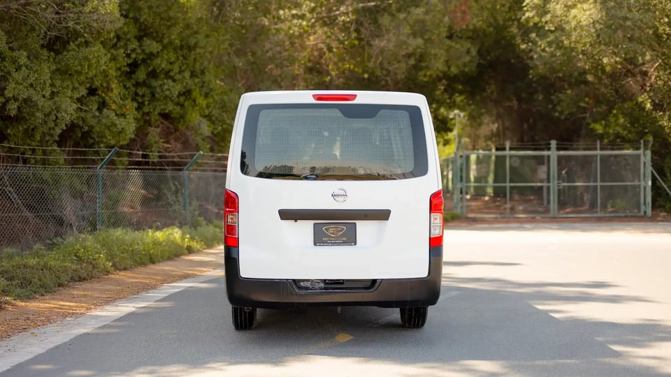 Used 2022 Nissan Urvan Standard Roof in White – Back/Rear View for Sale at First Choice Cars Dubai Sharjah