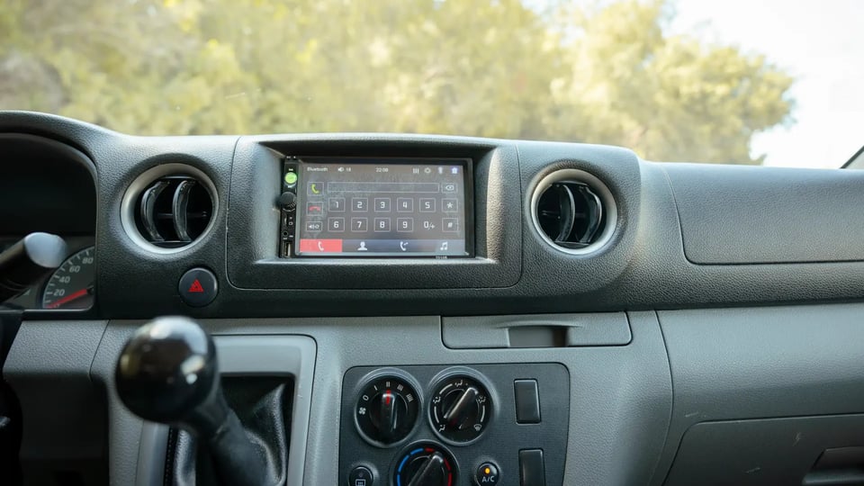 Used 2022 Nissan Urvan Standard Roof in White – Infotainment / Touchscreen System for Sale at First Choice Cars Dubai Sharjah