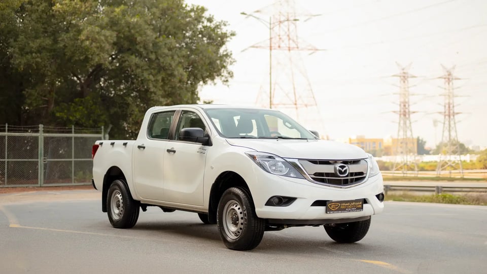 Used 2020 Mazda BT-50 XS in White – Right Front Diagonal (45°) View for Sale at First Choice Cars Dubai Sharjah