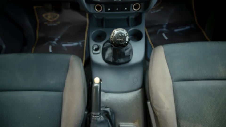 Used 2020 Mazda BT-50 XS in White – Center Console & Gear Shifter for Sale at First Choice Cars Dubai Sharjah