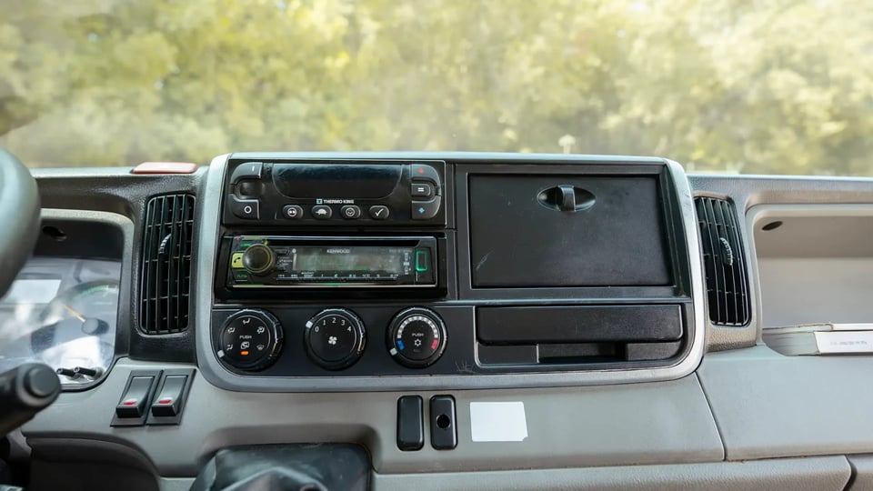 Used 2020 Mitsubishi Canter Freezer Box in White – Infotainment / Touchscreen System for Sale at First Choice Cars Dubai Sharjah