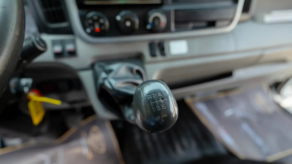 Used 2020 Mitsubishi Canter Freezer Box in White – Center Console & Gear Shifter for Sale at First Choice Cars Dubai Sharjah