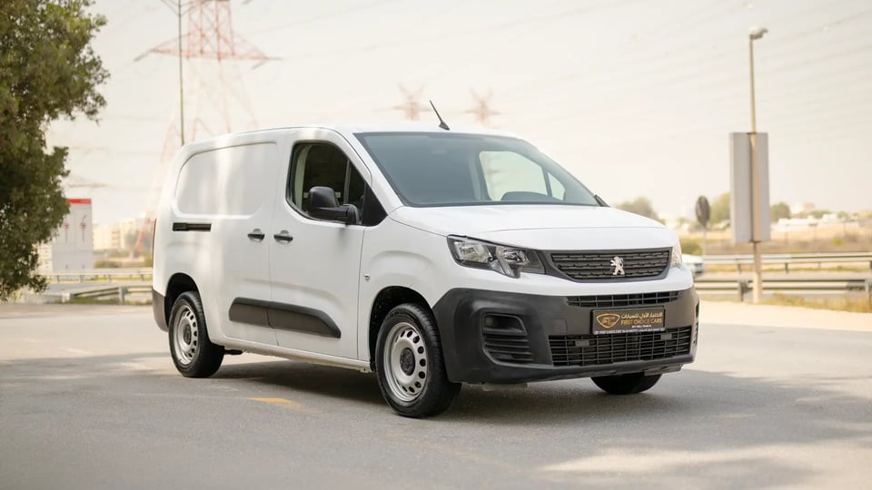 Used 2022 Peugeot Partner Standard in White – Right Front Diagonal (45°) View for Sale at First Choice Cars Dubai Sharjah