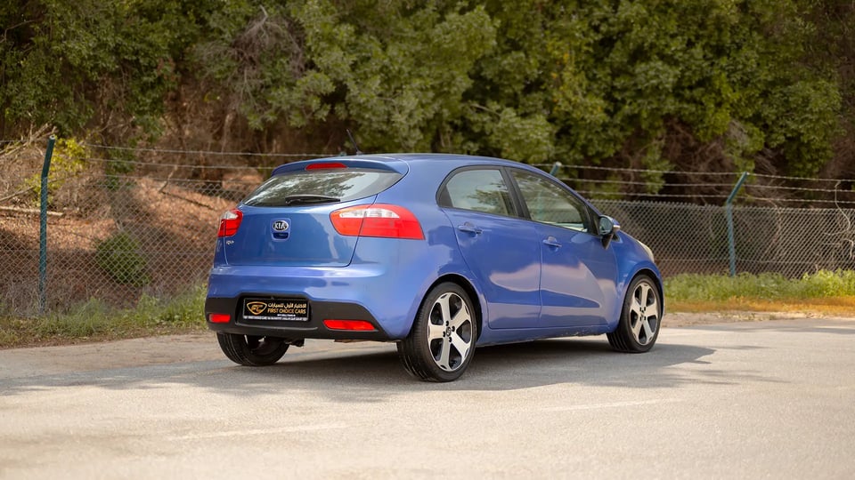 Used 2015 Kia Rio EX in Blue – Right Back Diagonal (45°) View for Sale at First Choice Cars Dubai Sharjah