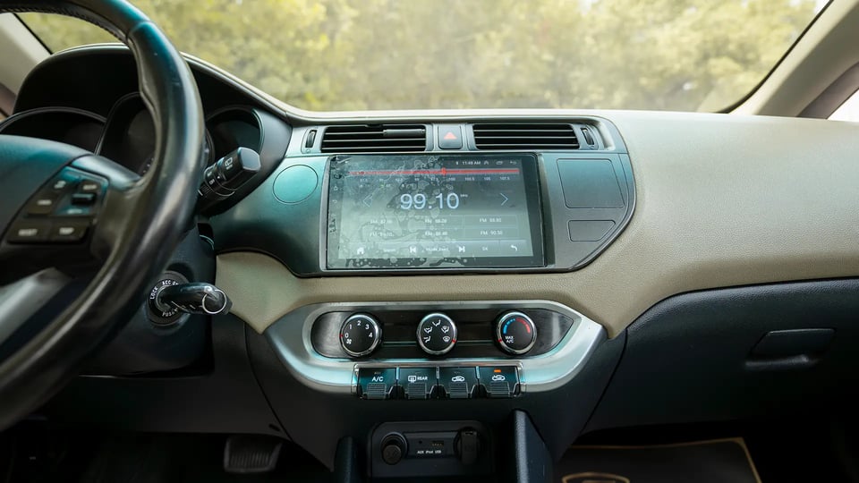 Used 2015 Kia Rio EX in Blue – Infotainment / Touchscreen System for Sale at First Choice Cars Dubai Sharjah