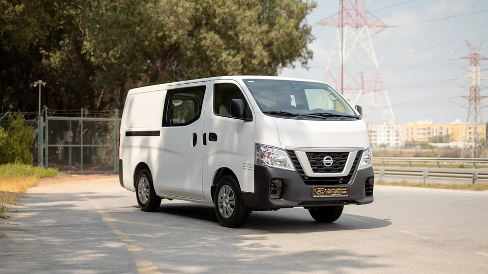 Used 2022 Nissan Urvan Standard Roof in White – Right Front Diagonal (45°) View for Sale at First Choice Cars Dubai Sharjah