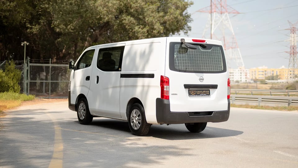 Used 2022 Nissan Urvan Standard Roof in White – Left Back Diagonal (45°) View for Sale at First Choice Cars Dubai Sharjah