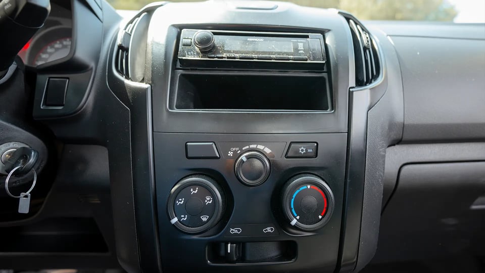 Used 2024 Isuzu D-MAX Single Cabin in White – Infotainment / Touchscreen System for Sale at First Choice Cars Dubai Sharjah