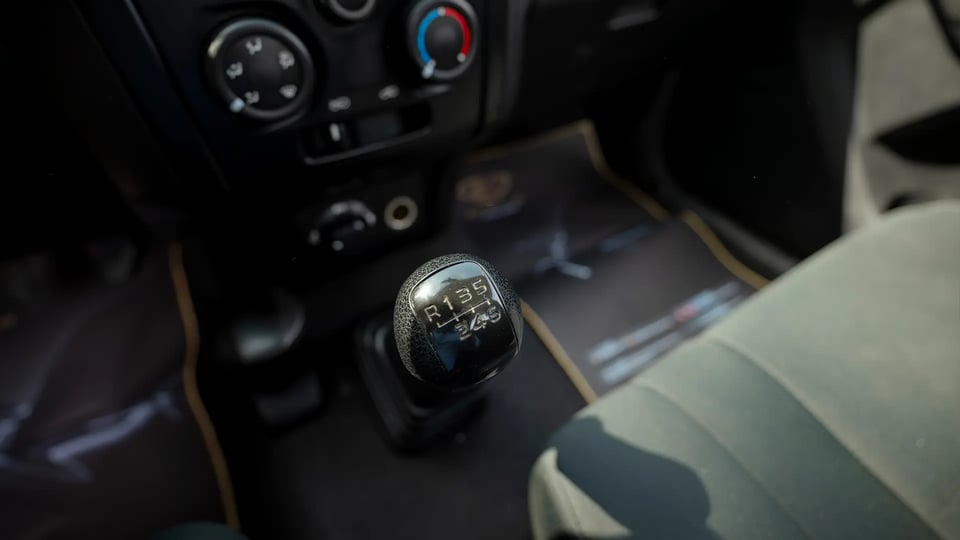 Used 2024 Isuzu D-MAX Single Cabin in White – Center Console & Gear Shifter for Sale at First Choice Cars Dubai Sharjah