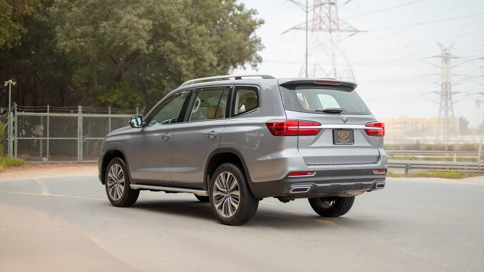 Used 2022 MG RX8 Luxury in Silver – Left Back Diagonal (45°) View for Sale at First Choice Cars Dubai Sharjah