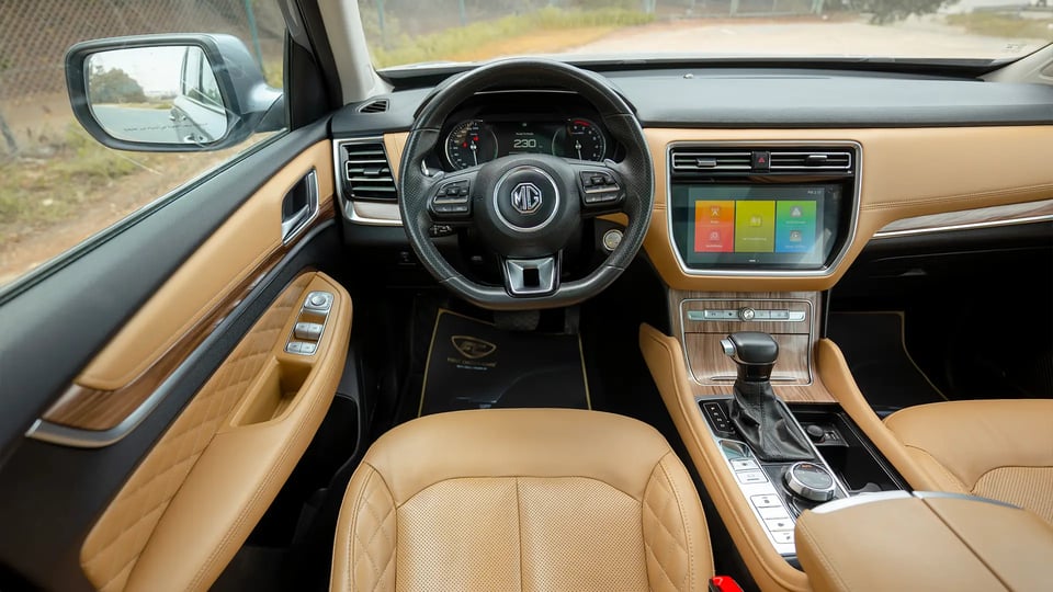 Used 2022 MG RX8 Luxury in Silver – Steering Wheel & Instrument Cluster for Sale at First Choice Cars Dubai Sharjah