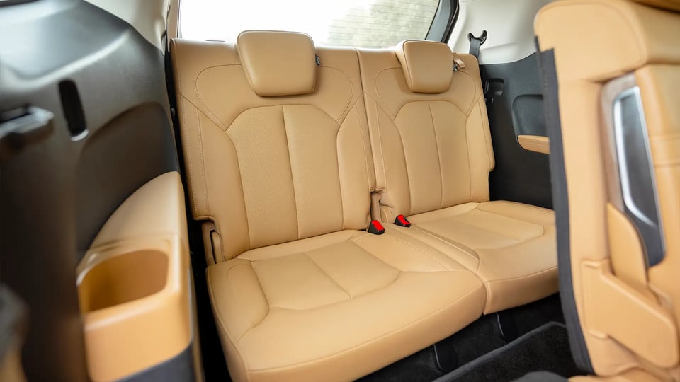 Used 2022 MG RX8 Luxury in Silver – Third Row Right Seat View for Sale at First Choice Cars Dubai Sharjah