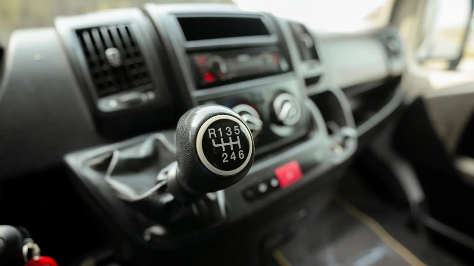 Used 2023 Peugeot Boxer L2h2 in White – Center Console & Gear Shifter for Sale at First Choice Cars Dubai Sharjah