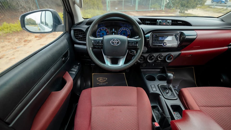 Used 2019 Toyota Hilux DLX Double Cabin in White – Steering Wheel & Instrument Cluster for Sale at First Choice Cars Dubai Sharjah
