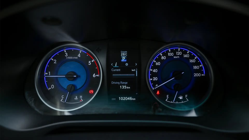 Used 2019 Toyota Hilux DLX Double Cabin in White – Odometer / Mileage Reading View for Sale at First Choice Cars Dubai Sharjah