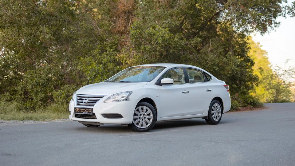 Used 2019 Nissan Sentra S in White – Left Front Diagonal (45°) View for Sale at First Choice Cars Dubai Sharjah