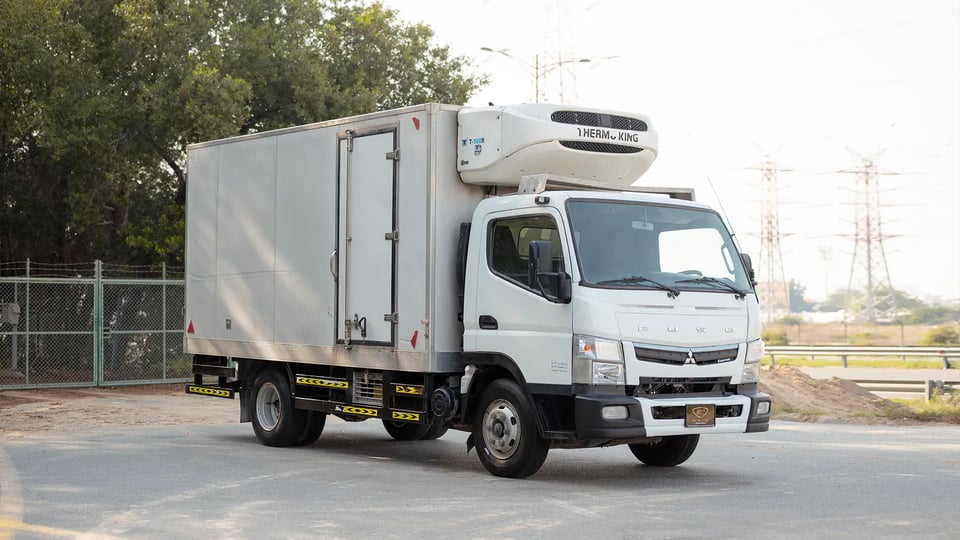 Used 2020 Mitsubishi Canter Chiller Box in White – Right Front Diagonal (45°) View for Sale at First Choice Cars Dubai Sharjah