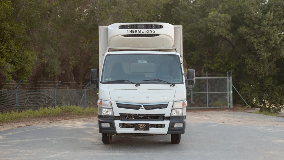Used 2020 Mitsubishi Canter Chiller Box in White – Front View for Sale at First Choice Cars Dubai Sharjah