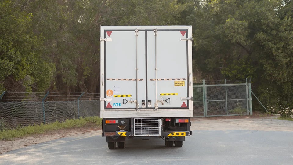 Used 2020 Mitsubishi Canter Chiller Box in White – Back/Rear View for Sale at First Choice Cars Dubai Sharjah