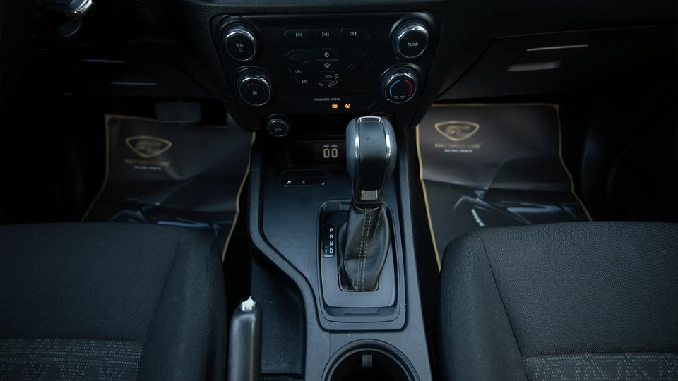 Used 2021 Ford Ranger XL in Silver – Center Console & Gear Shifter for Sale at First Choice Cars Dubai Sharjah