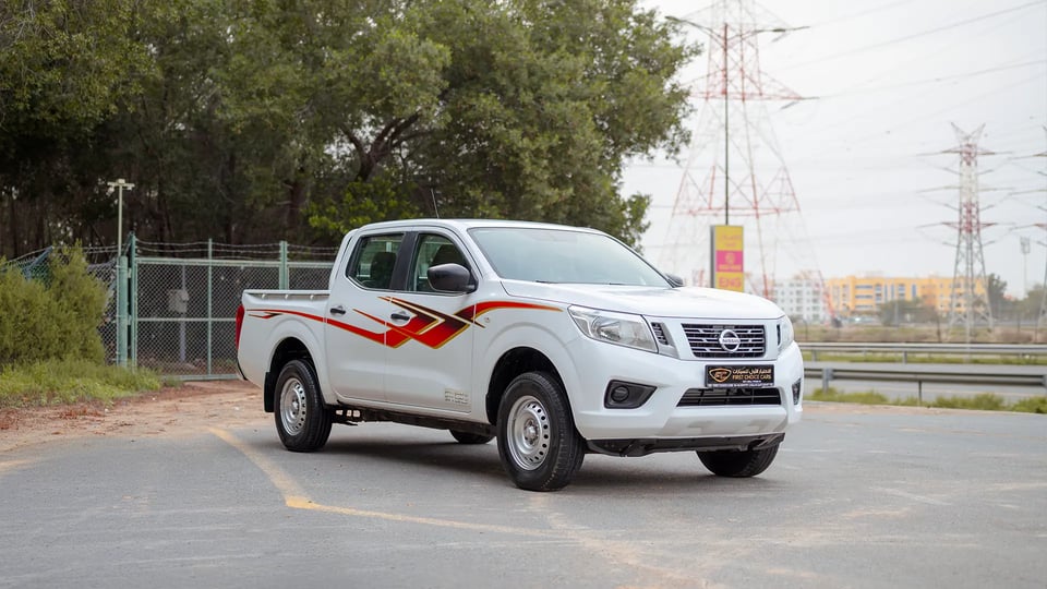 Used 2022 Nissan Navara Asf 2.5L G 2wd Mt in White – Right Front Diagonal (45°) View for Sale at First Choice Cars Dubai Sharjah